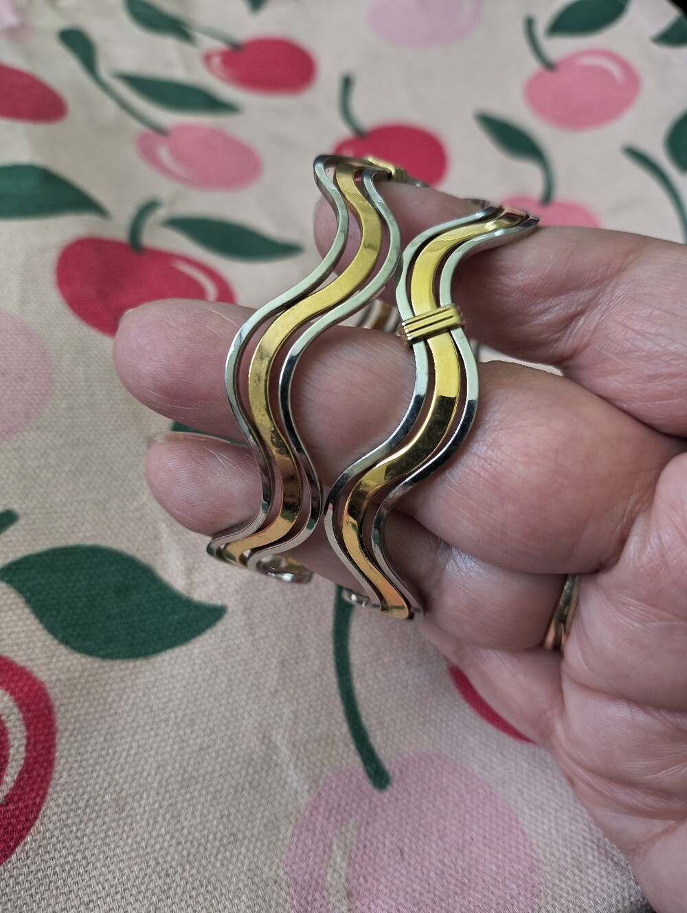 2 Vintage 1970s Avon "Fashion Waves" Two Tone Bangle Bracelets Estate Find